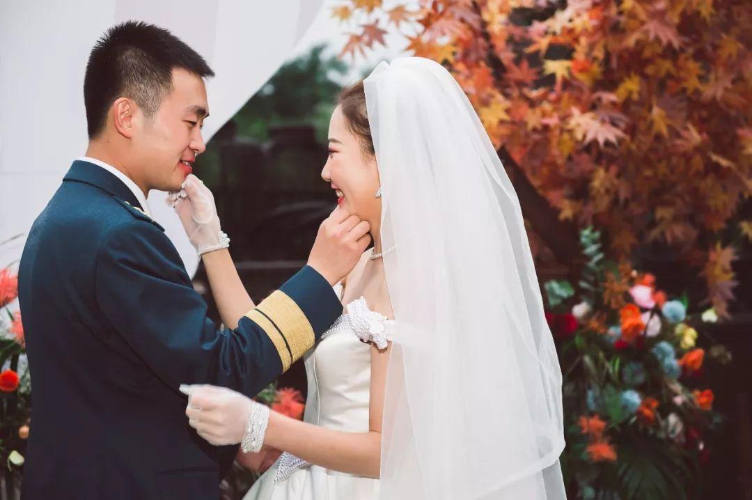 婚纱帽子造型_婚纱那个帽子叫什么_小帽子复古婚纱照内景