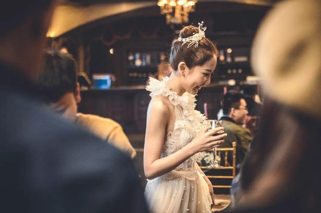 婚纱那个帽子叫什么_小帽子复古婚纱照内景_婚纱帽子造型