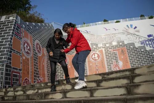 结婚请司仪要多少钱_昆明结婚请司仪多少钱_昆明婚礼司仪